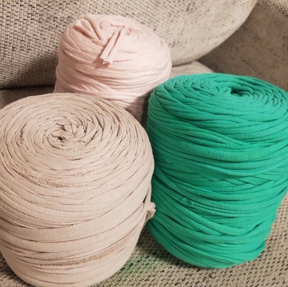 3 Skeins of recycled tshirt yarn pink green and beige - Picture 3 of 6